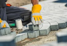 Укладка тротуарной плитки: оформляем внутренний двор